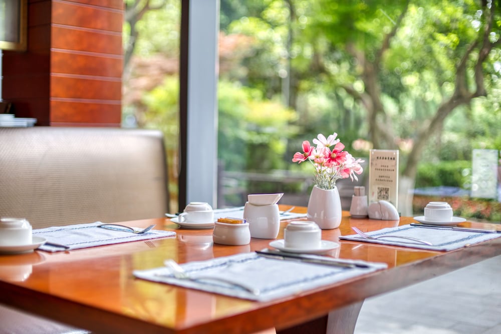 Фото Lakeview Hotel Hangzhou