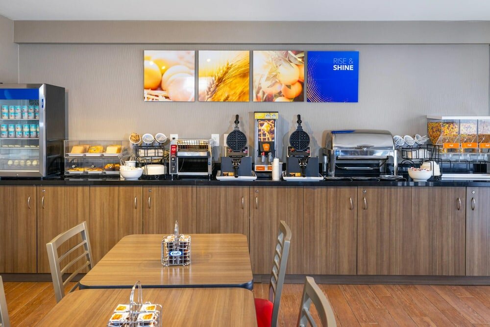 Фото Comfort Inn Cobourg