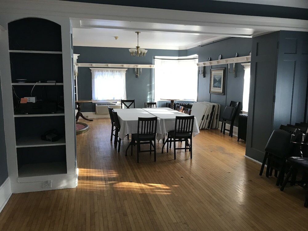 Фото Leaside Manor by The Leaside Group