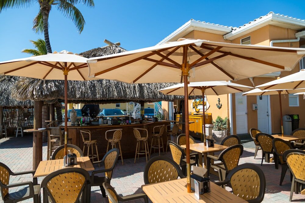 Фото Riptide Oceanfront Hotel