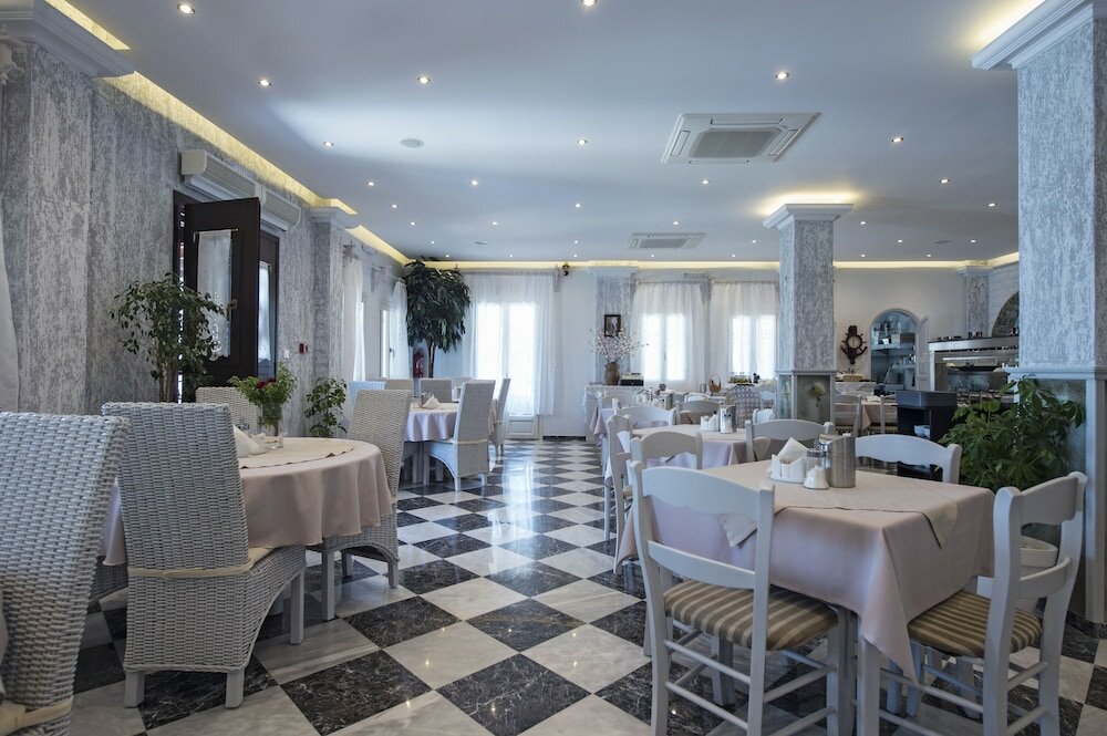 Фото Contaratos Beach