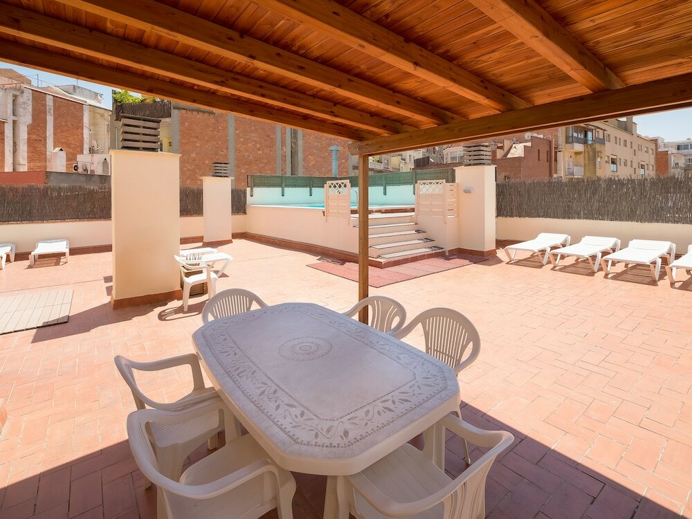 Фото Aparthotel Bertran