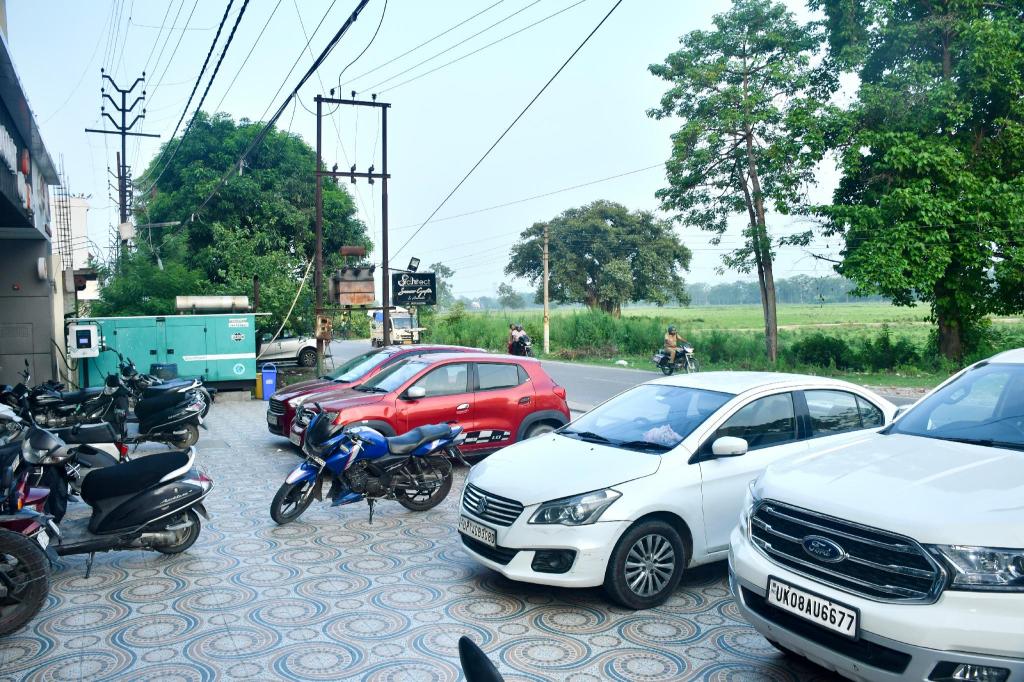 Фото Hotel Flora Haridwar