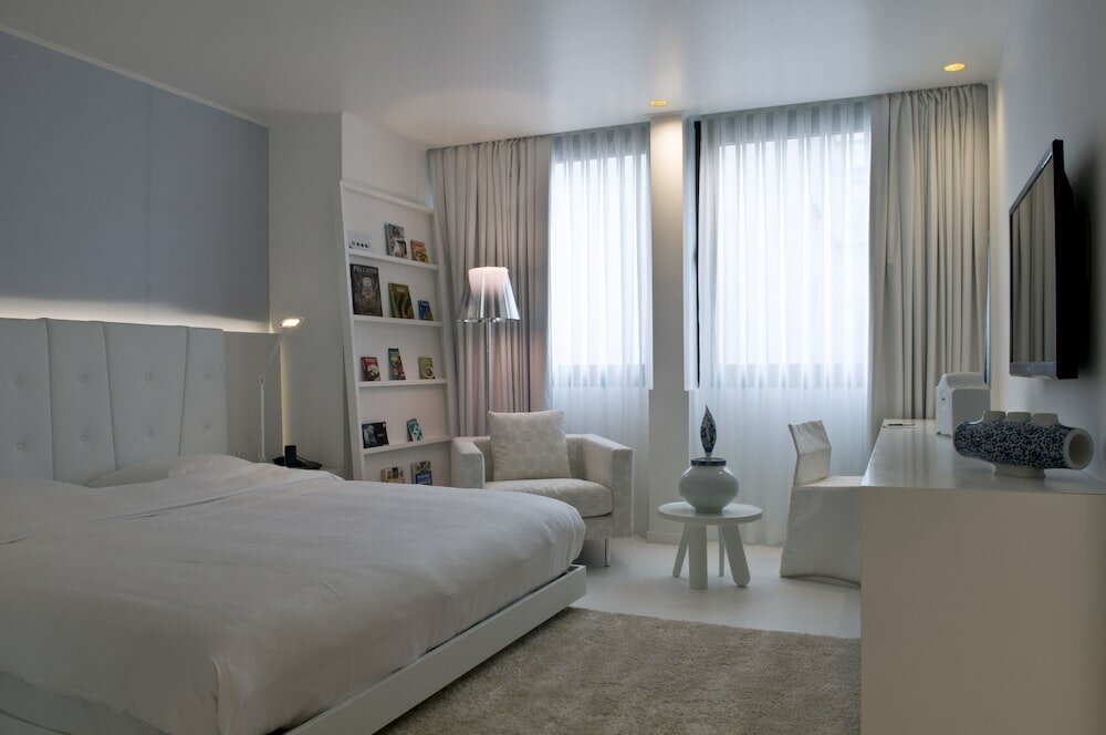 Фото B-aparthotel Regent