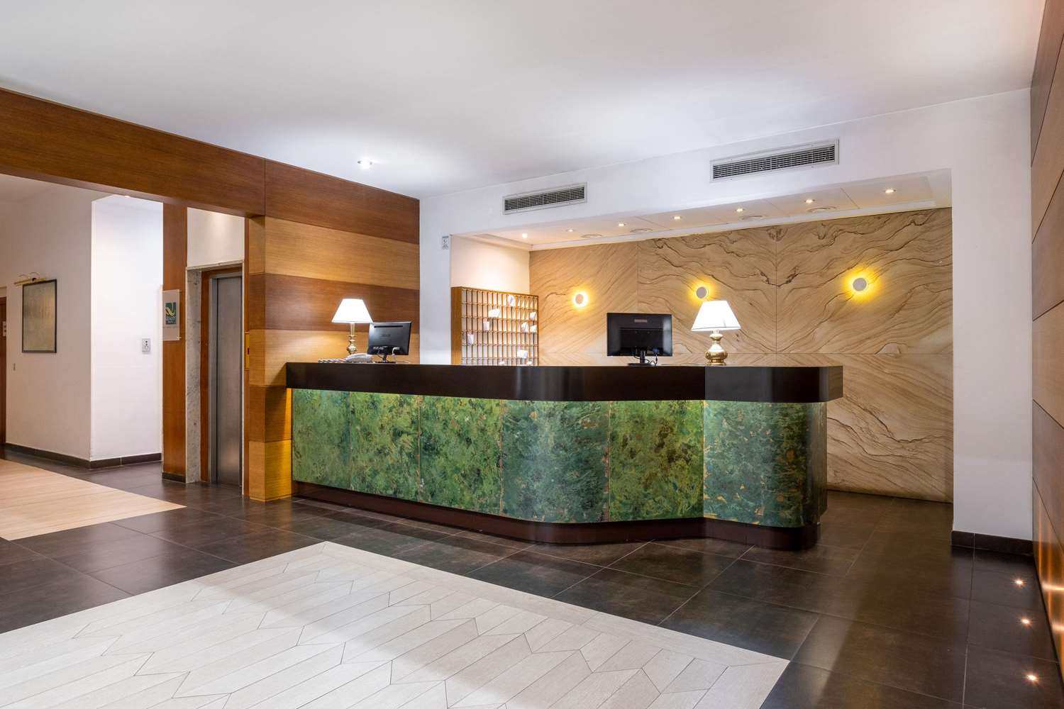 Фото Quality Hotel Nova Domus