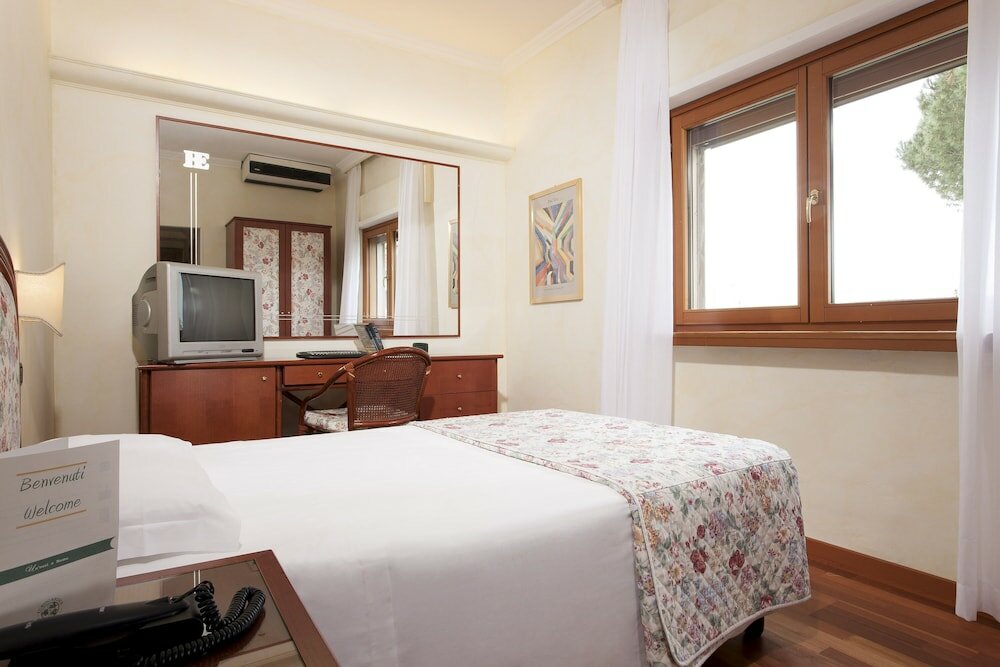 Фото Hotel Eurogarden