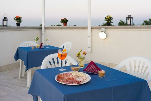 Внешний вид отеля Regina Hotel e Ristorante в Равенне, фото 2