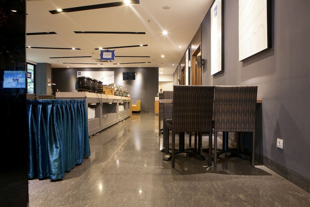 Фото Fabu Hotel Bandung