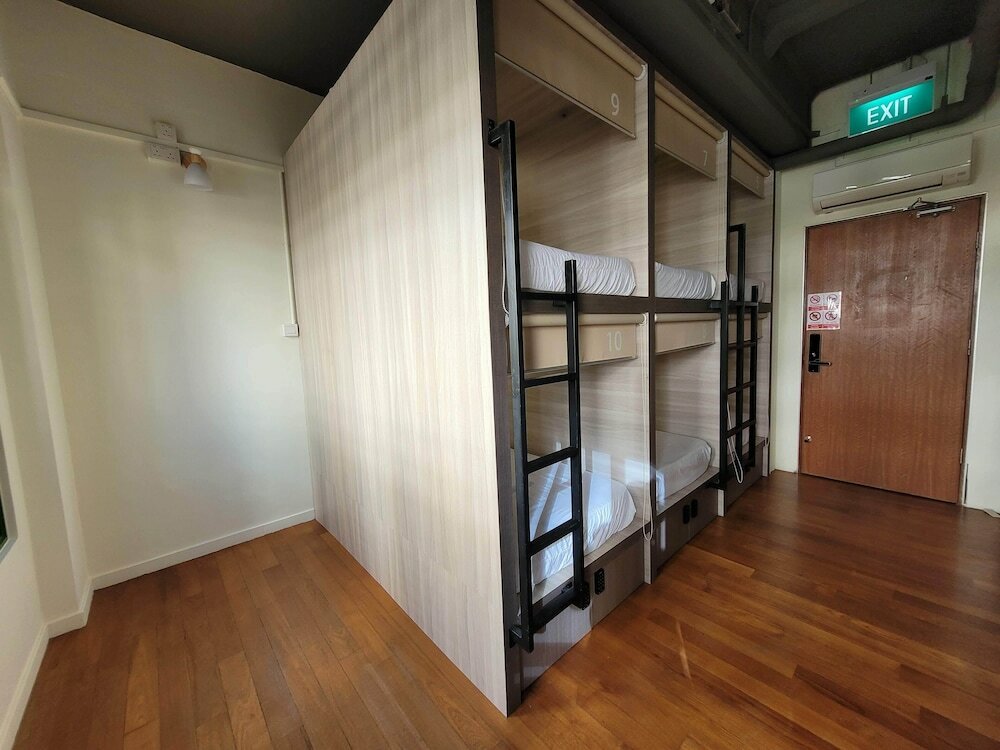 Фото Wink at Upper Cross Street