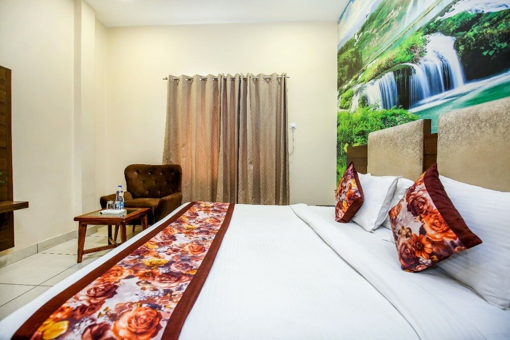 Фото Hotel Karan Residency