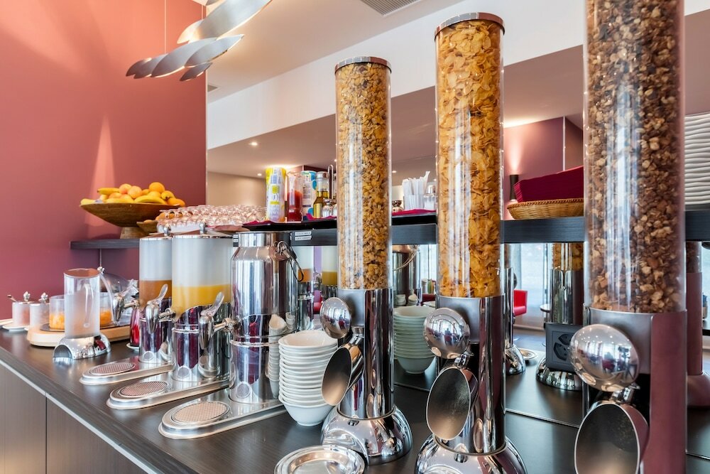 Фото Hotel Les Nations