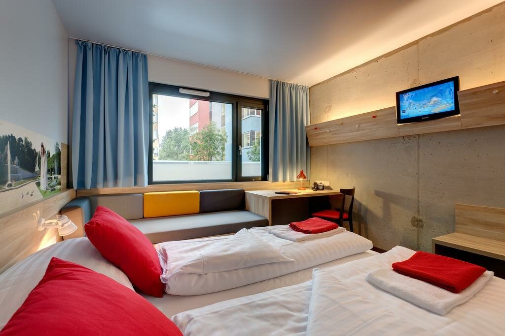 Hotel Meininger Downtown Franz, Vienna, photo