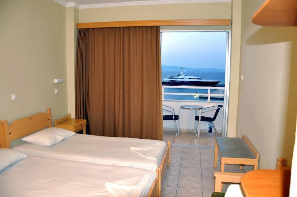 Фото Zephyros Hotel