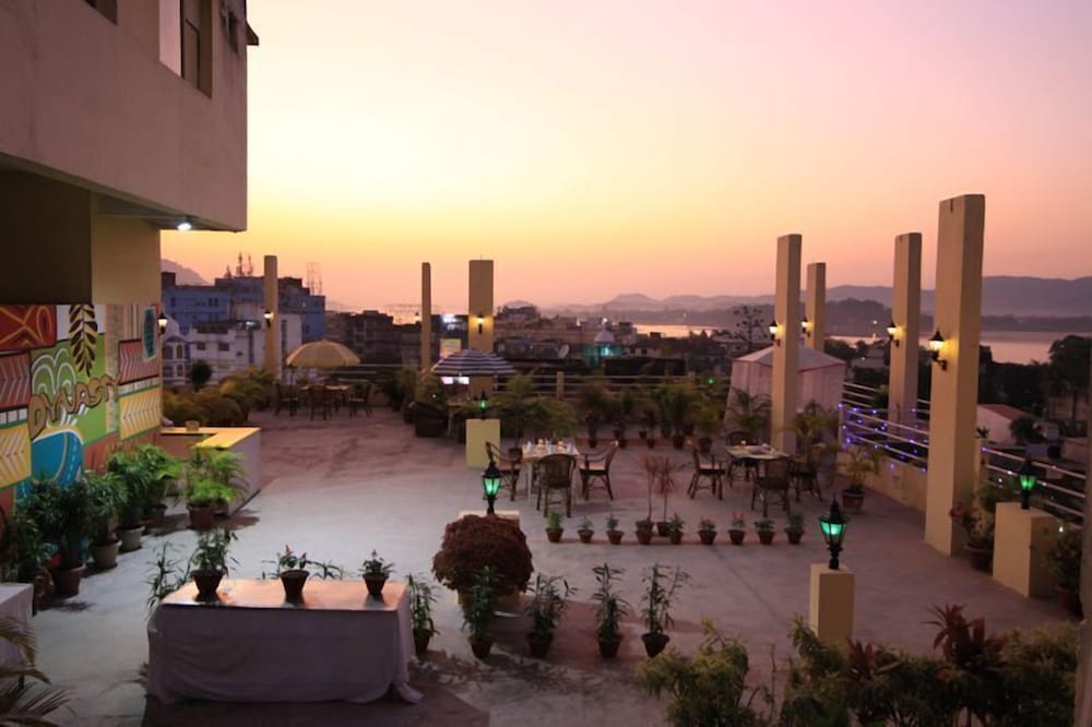 Фото Dynasty Hotel