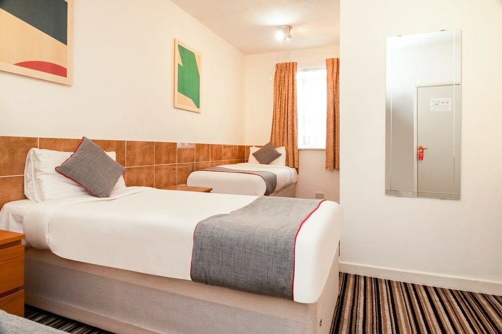 Фото Oyo Flagship Cardiff Central