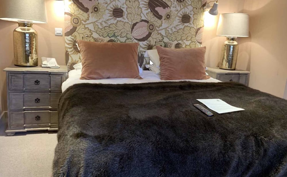 Фото The Falstaff Hotel