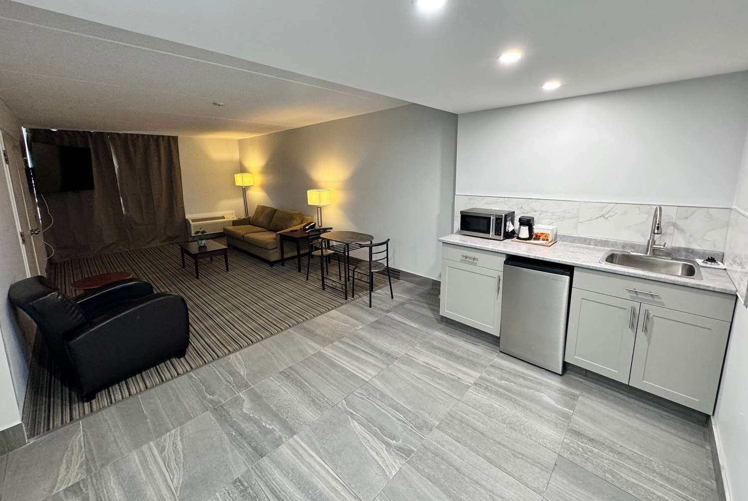 Фото Ramada by Wyndham London