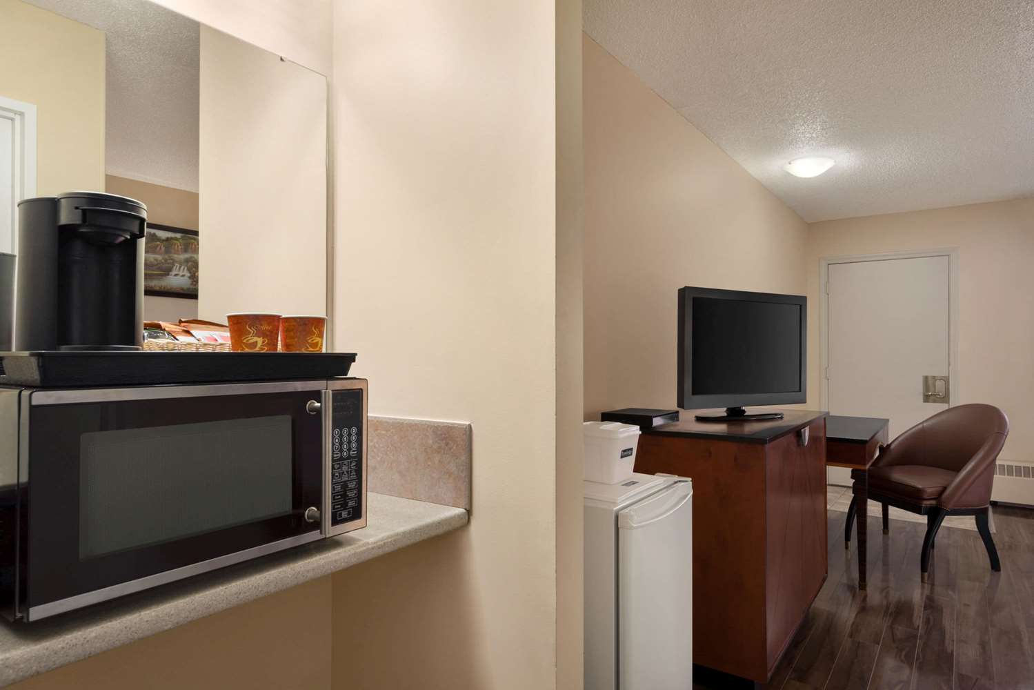 Фото Travelodge by Wyndham Swift Current