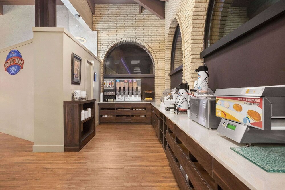 Фото Baymont by Wyndham Medicine Hat