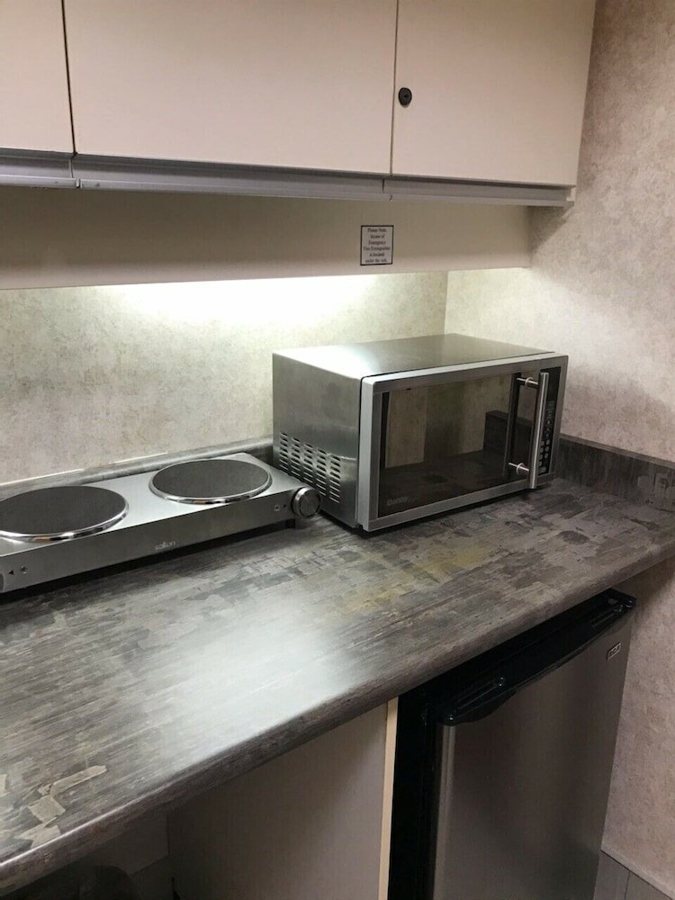 Фото Days Inn by Wyndham Victoria On The Harbour