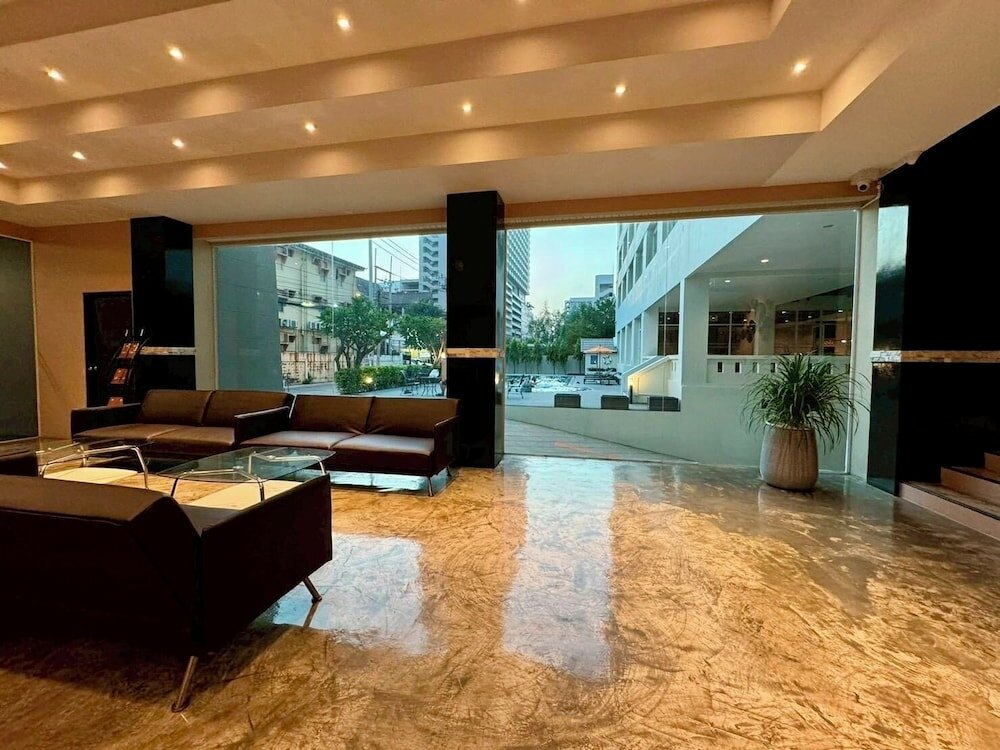 Фото Crown Pattaya Beach Hotel