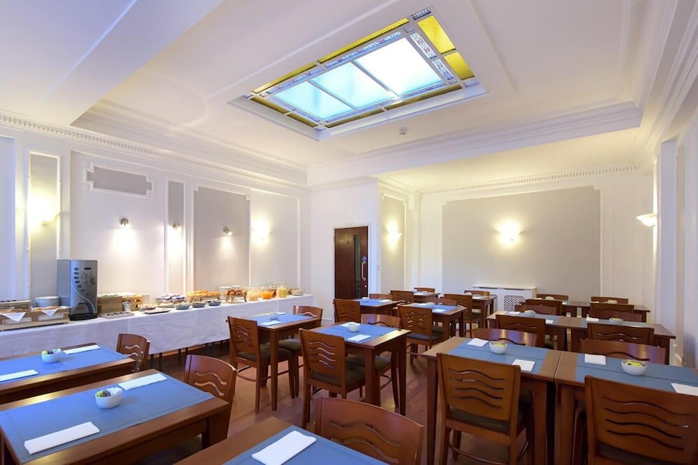 Фото Astor Court Hotel