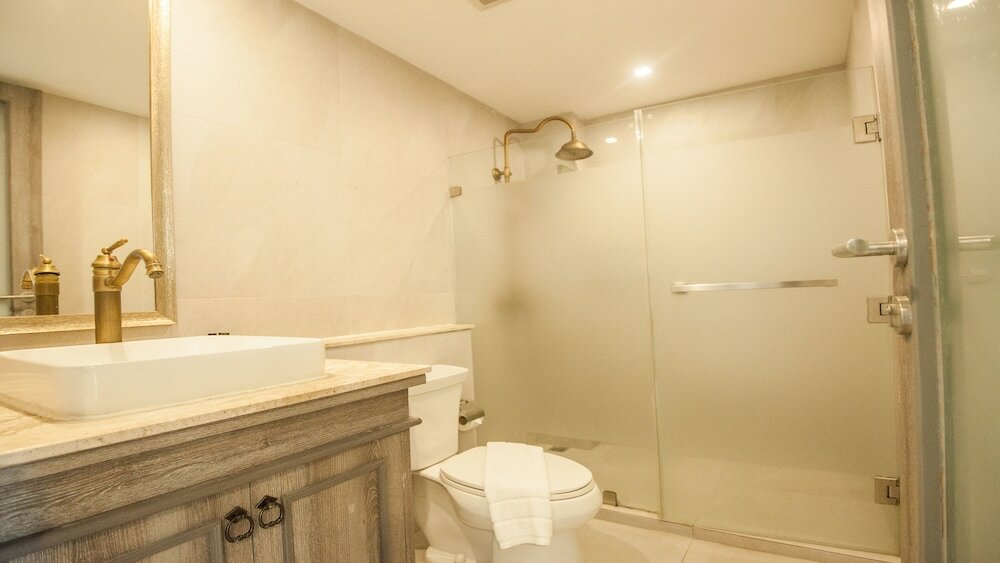 Фото B2 Riverside Premier Hotel