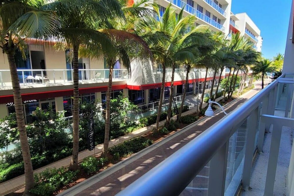 Фото Ch Luxury Condos & Studios On The Beach