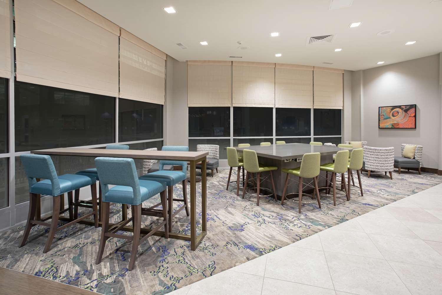 Фото Hilton Garden Inn Omaha Aksarben Village