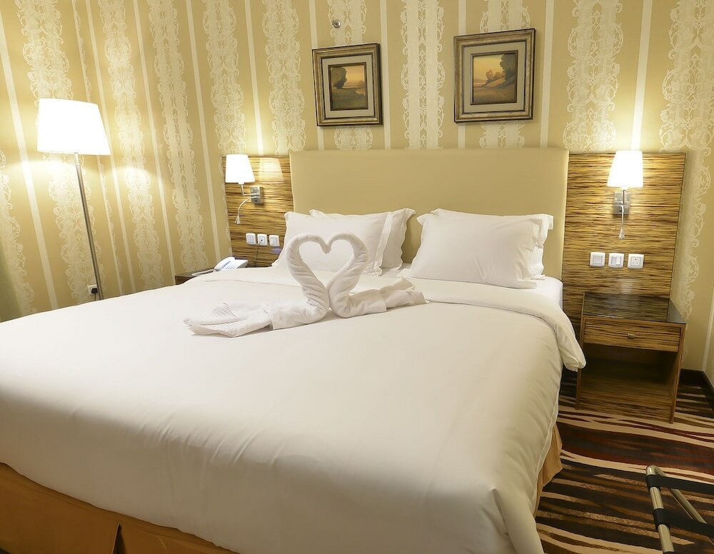 Фото Crown Town Hotel