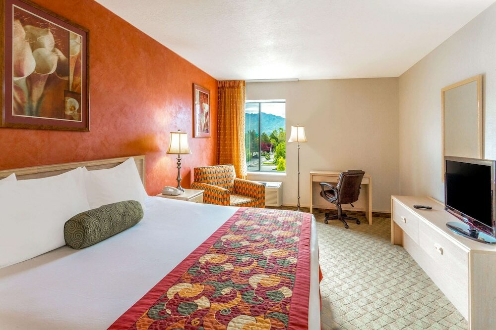 Фото Ramada by Wyndham Salt Lake City