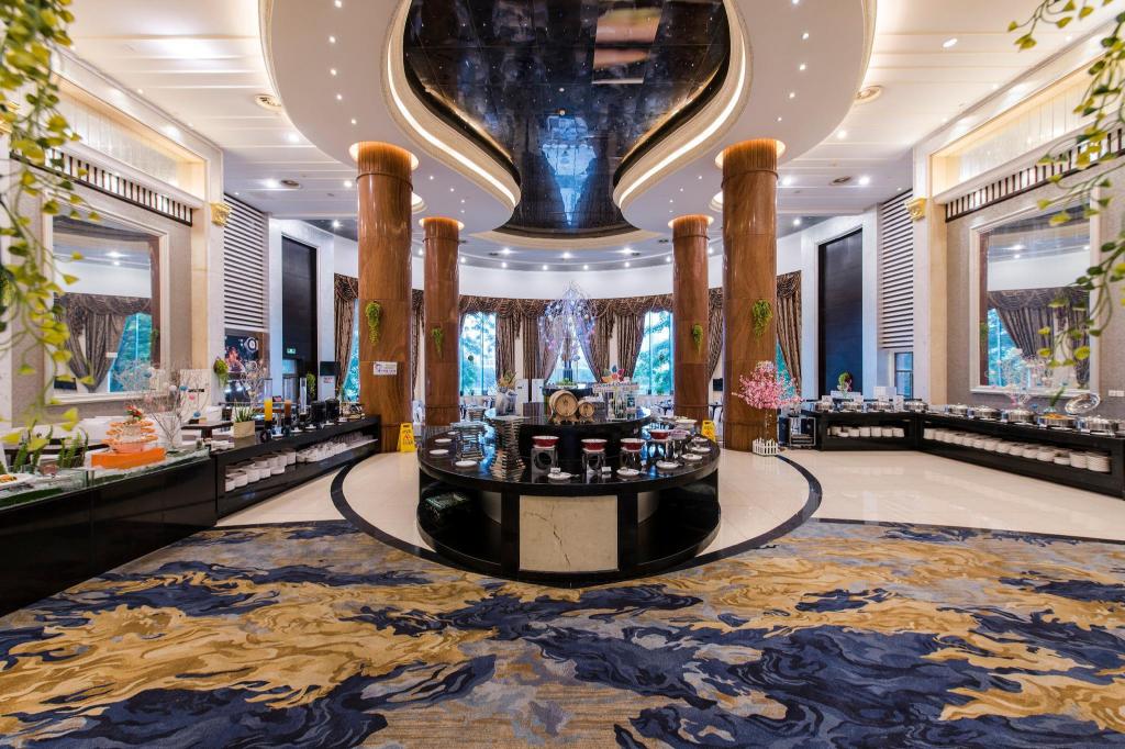 Фото Country Garden Phoenix Hotel Lechang