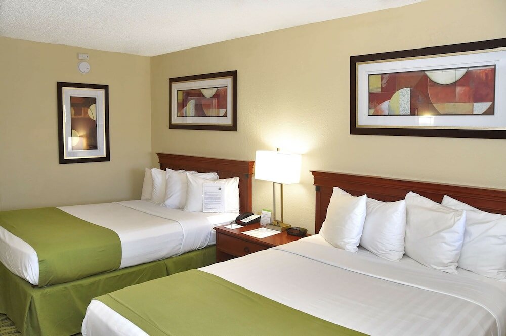Фото Best Western Orlando East Inn & Suites
