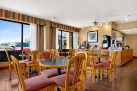 Фото Super 8 by Wyndham Oxford