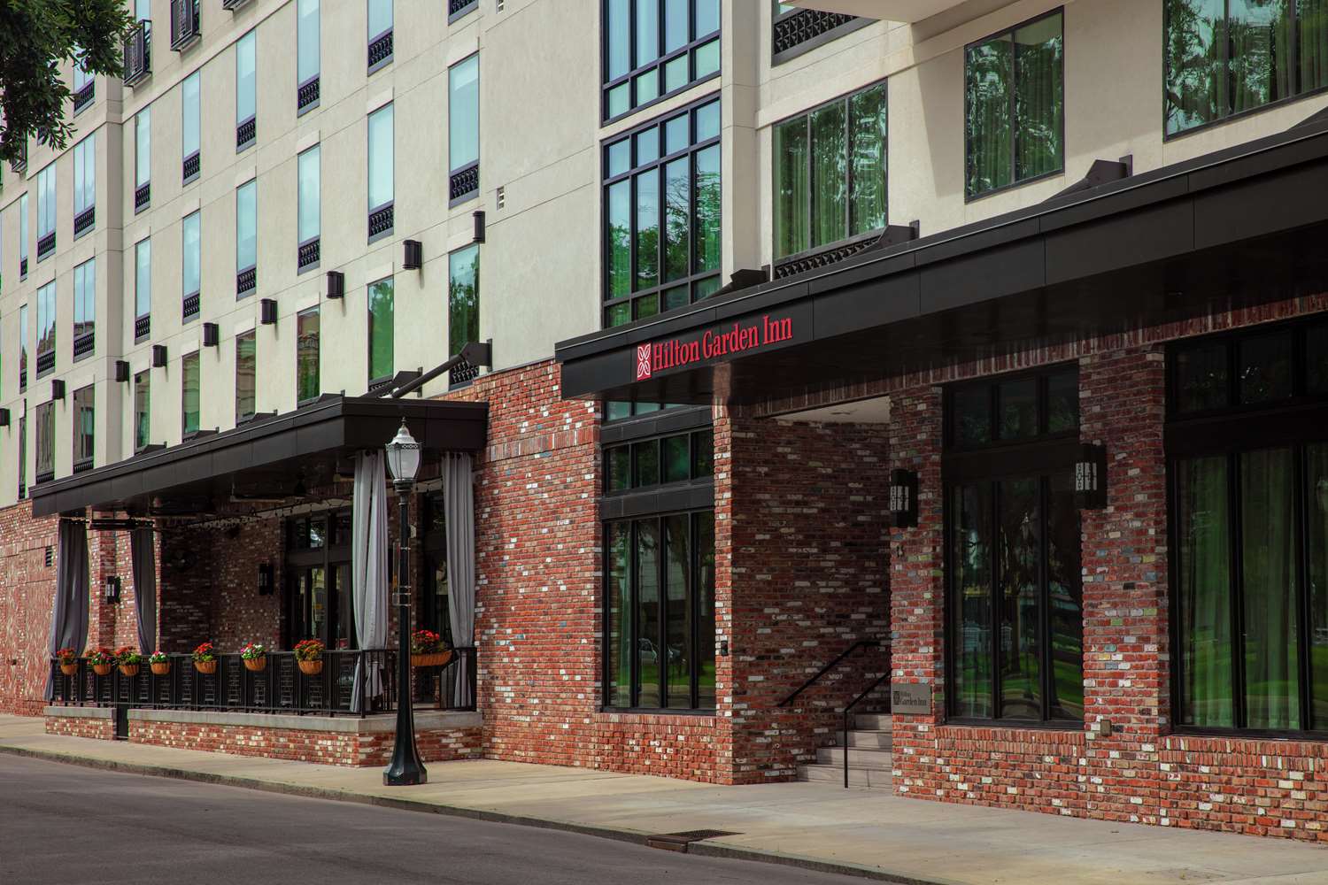 Фото Hilton Garden Inn Mobile Downtown