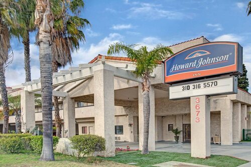 Внешний вид отеля Howard Johnson by Wyndham Torrance в То́ррансе, фото 3
