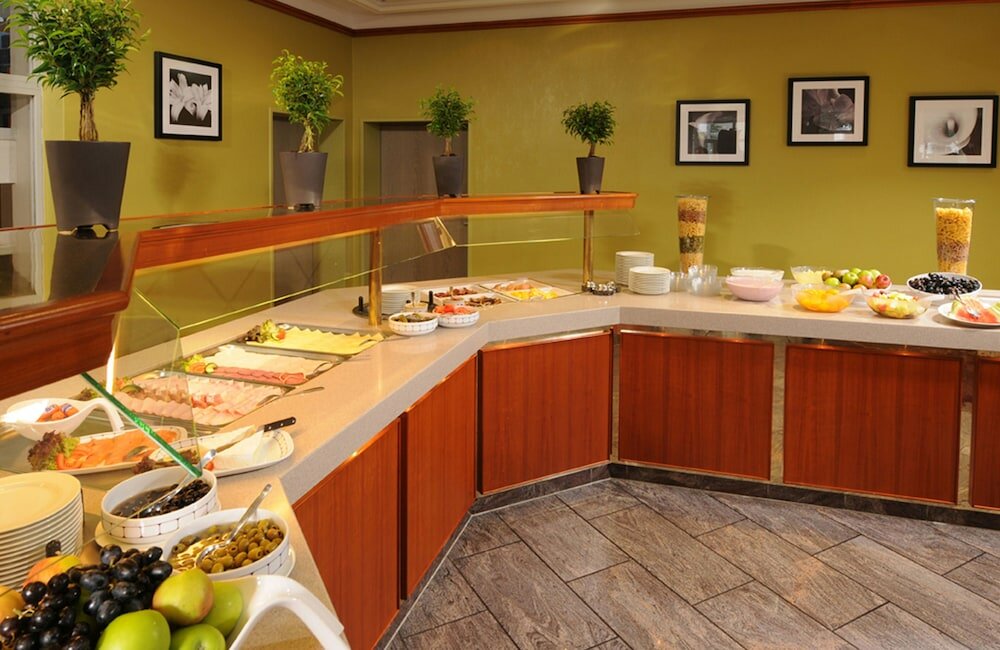 Фото Leonardo Hotel Köln