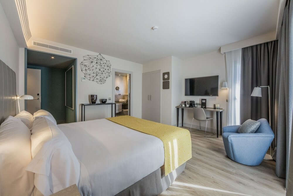 Фото Catalonia Granada Hotel