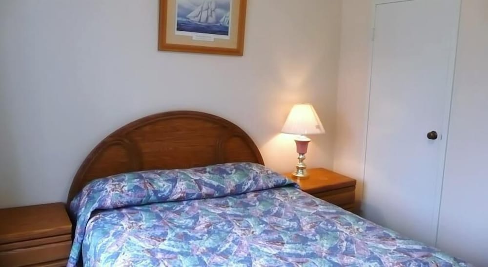 Фото English Bay Hotel