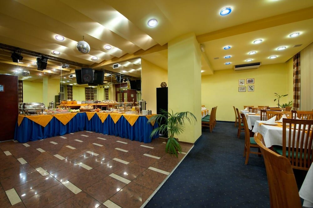 Фото Hotel Henrietta