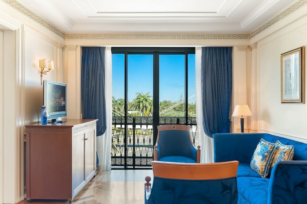 Фото Imperial Hotel Gold Coast