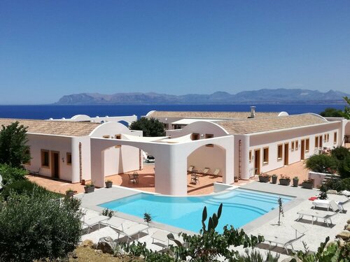 Внешний вид отеля Tenute Plaia Agriturismo в Кастелламмаре-дель-Гольфо, фото 1