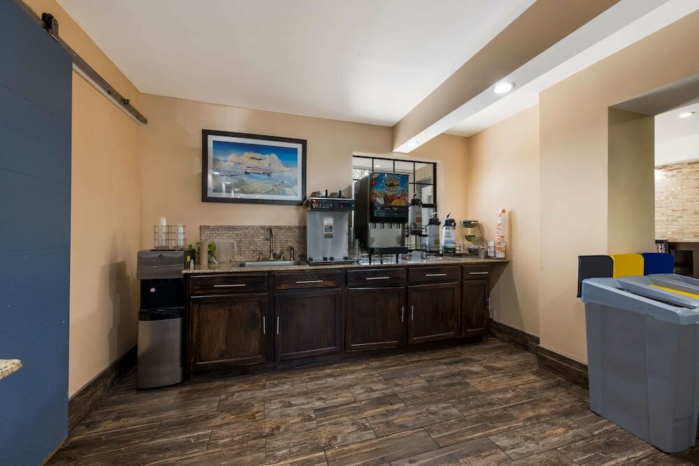 Фото Quality Inn & Suites Airport