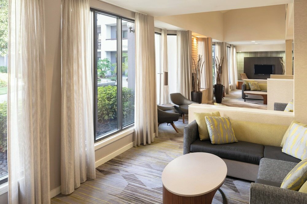 Фото Courtyard by Marriott Orlando Airport