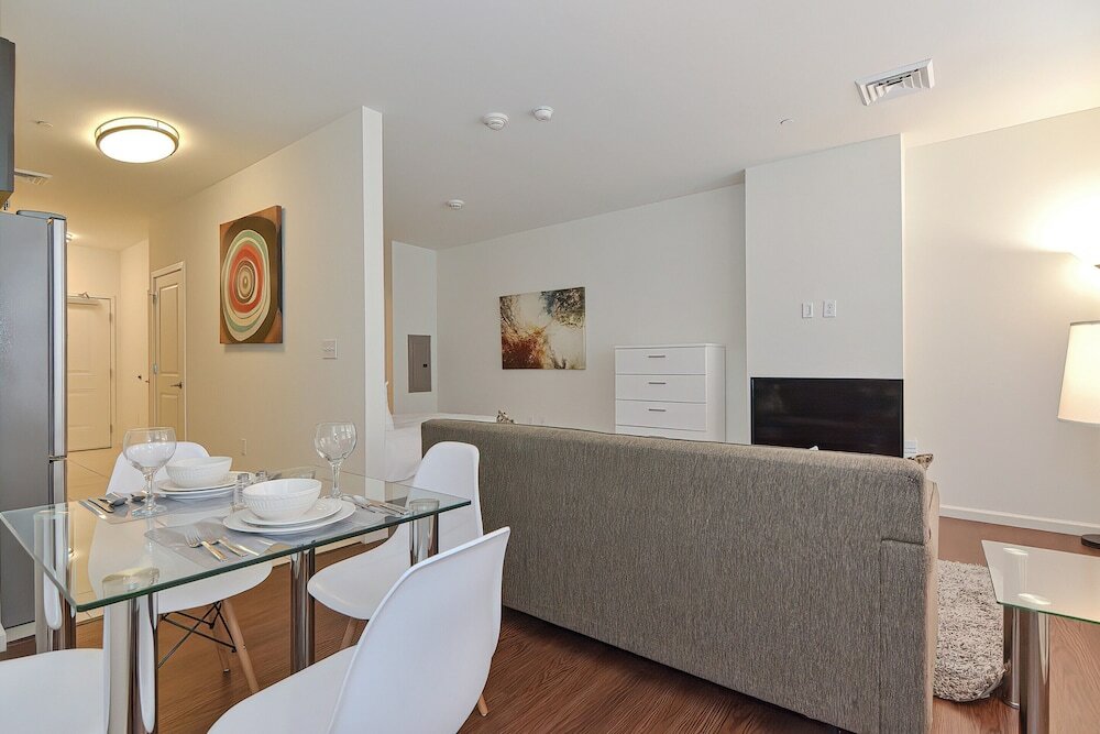 Фото Global Luxury Suites East Boston