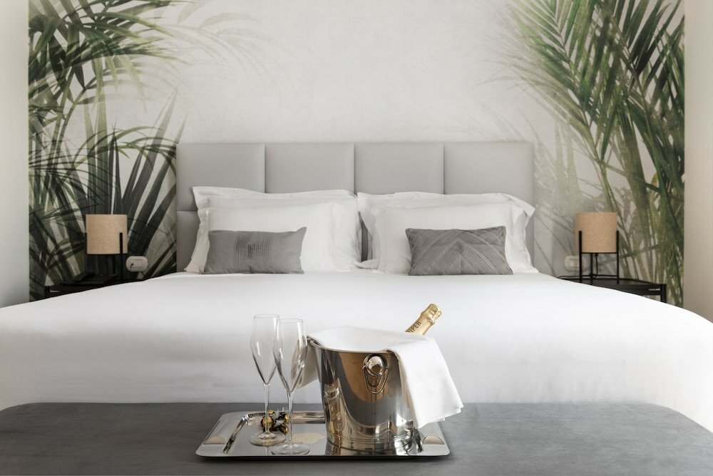 Фото At Forty One