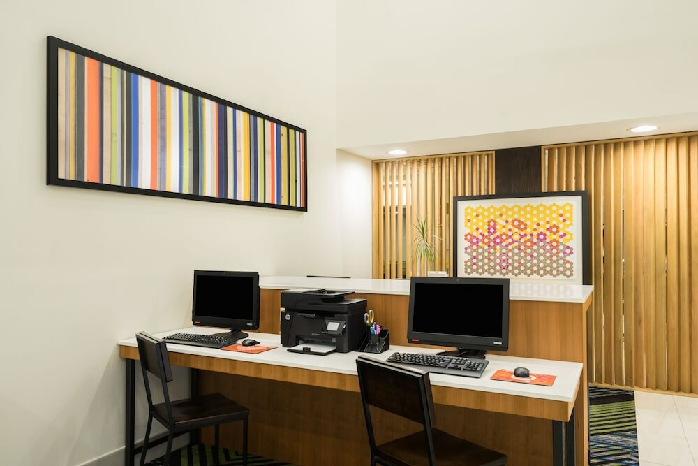 Фото Holiday Inn Express Hotel & Suites Louisville East, an Ihg Hotel