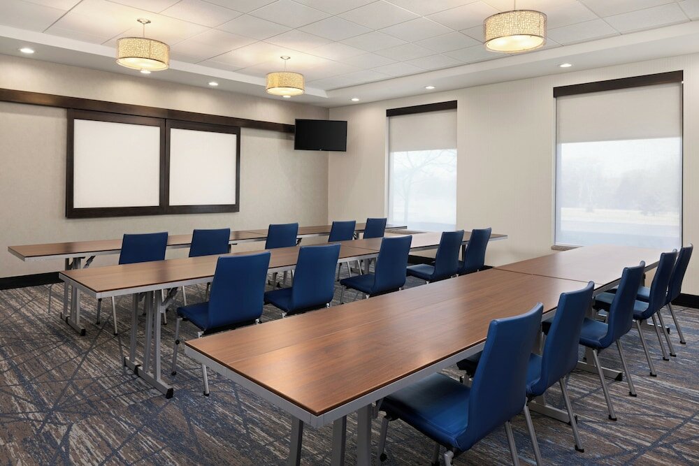 Фото Holiday Inn Express Moline - Quad Cities Area, an Ihg Hotel