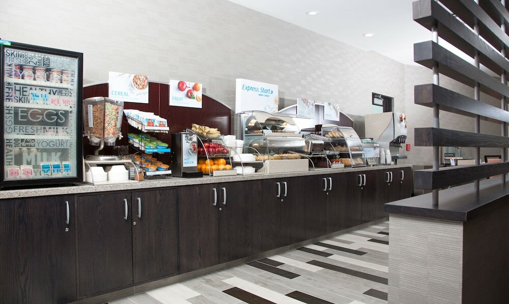 Фото Holiday Inn Express Moline - Quad Cities Area, an Ihg Hotel