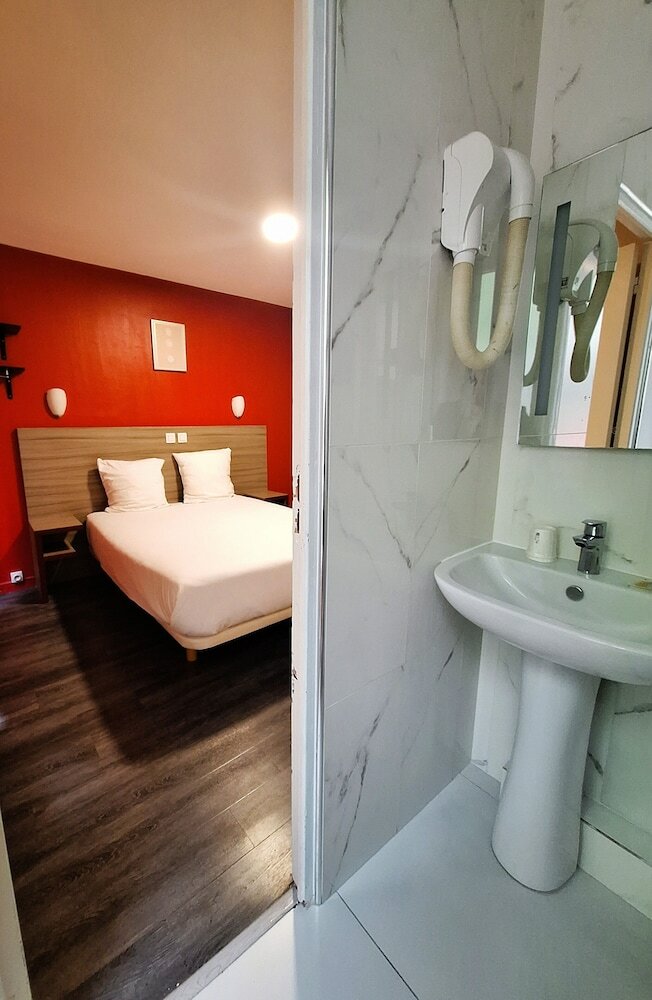 Фото Hipotel Paris Gambetta Republique